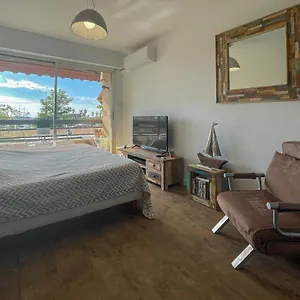  Apartment Les Balcons De Centre Avec Vue Mer Et Face A La Plage